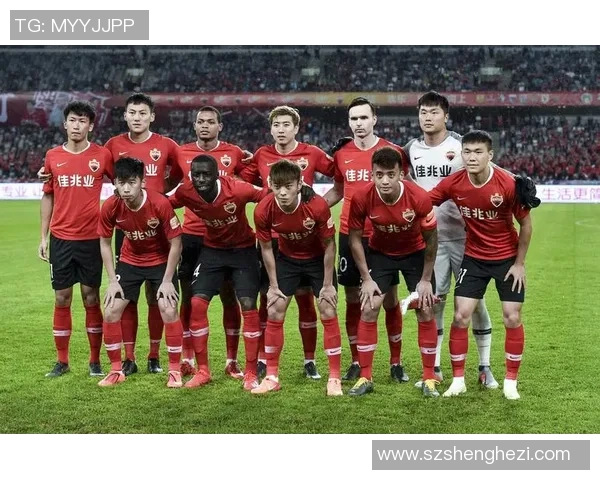 上海足球队以92分稳居总决赛积分榜首位展现强劲实力 上海足球队以92分稳居总决赛积分榜首位展现强劲实力